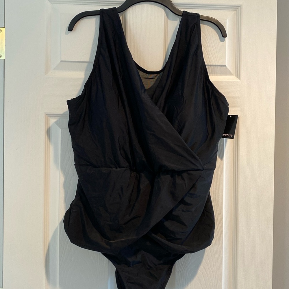 The Avenue womens plus black swimsuit Sz 24 NEW